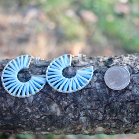 ANTHROPOLOGIE x BaubleBar Blue Boho Raffia Gold Hoop Earrings Beach Summer - Picture 5 of 9